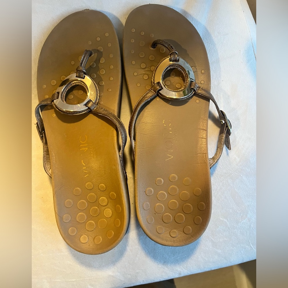 Vionic Brown Sandals with Gold Rings